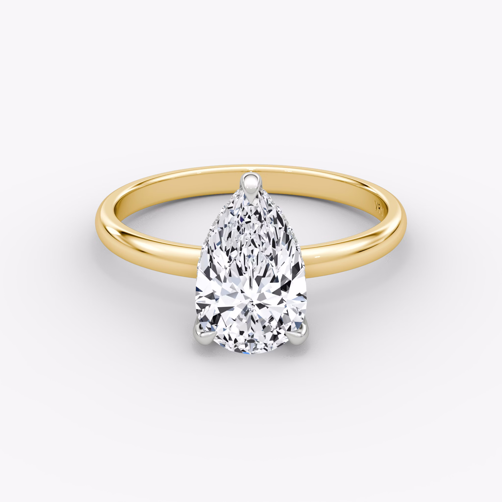 Anillo de compromiso Classic Hidden Halo | Pera | 18k | Oro amarillo y platino | bandAccent: Simple | bandWidth: large | prongStyle: Pavé | diamondOrientation: vertical | caratWeight: other