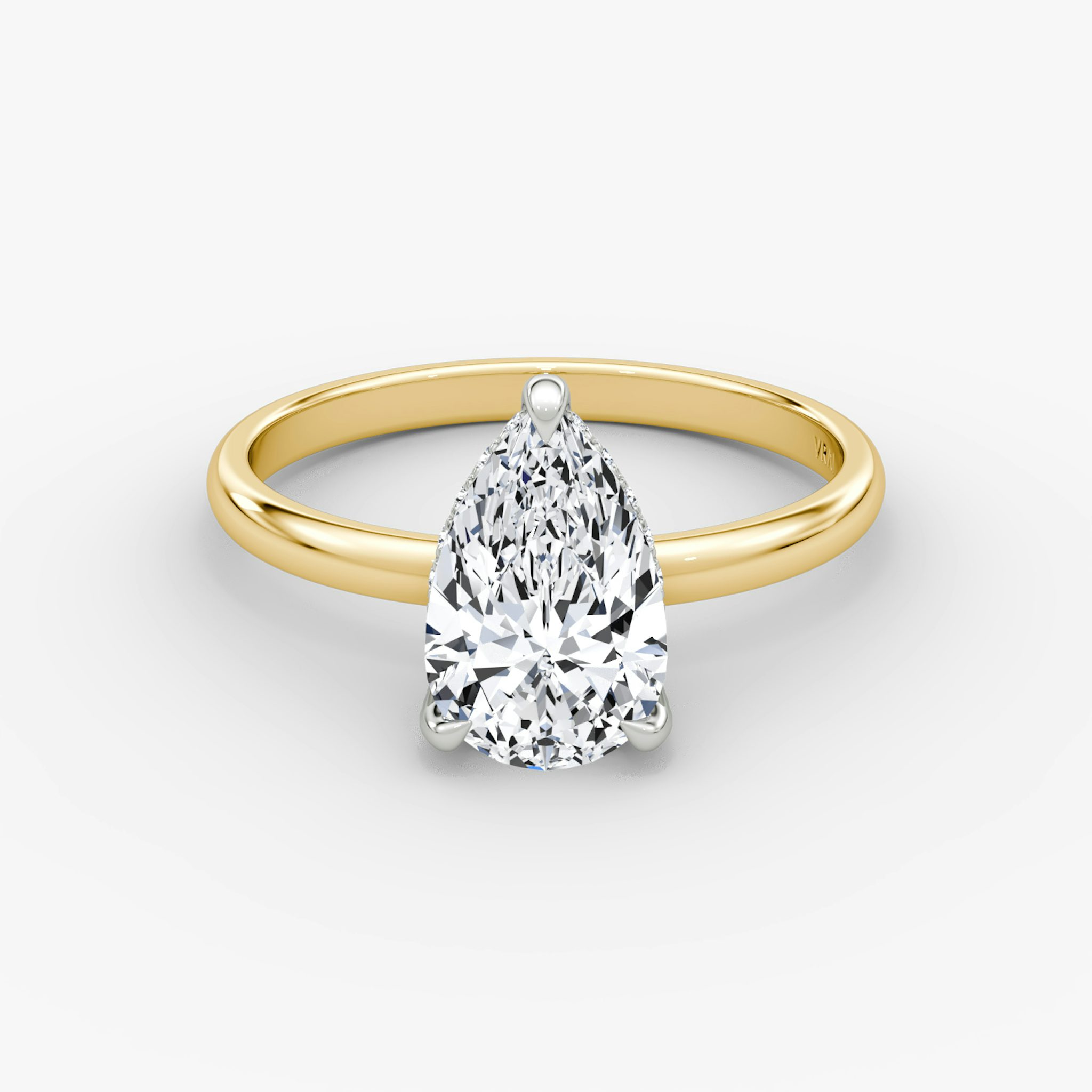 Anillo de compromiso Classic Hidden Halo | Pera | 18k | Oro amarillo y platino | bandAccent: Simple | bandWidth: large | prongStyle: Pavé | diamondOrientation: vertical | caratWeight: other
