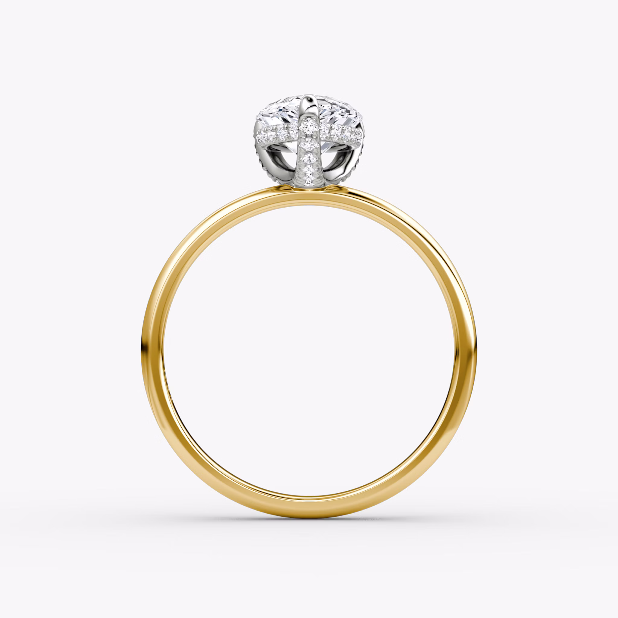 Anillo de compromiso Classic Hidden Halo | Pera | 18k | Oro amarillo y platino | bandAccent: Simple | bandWidth: large | prongStyle: Pavé | diamondOrientation: vertical | caratWeight: other