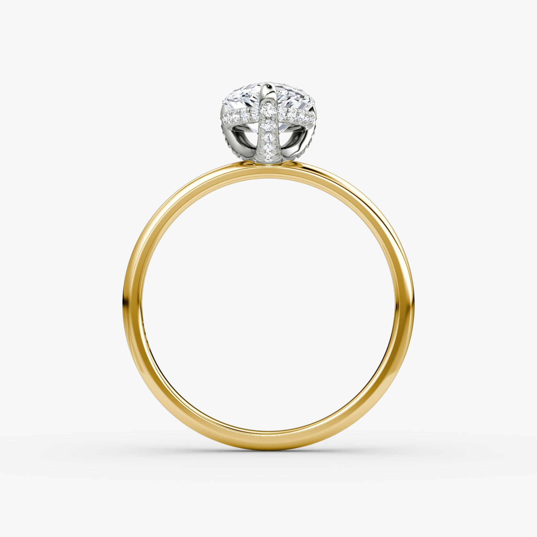 Anillo de compromiso Classic Hidden Halo | Pera | 18k | Oro amarillo y platino | bandAccent: Simple | bandWidth: large | prongStyle: Pavé | diamondOrientation: vertical | caratWeight: other