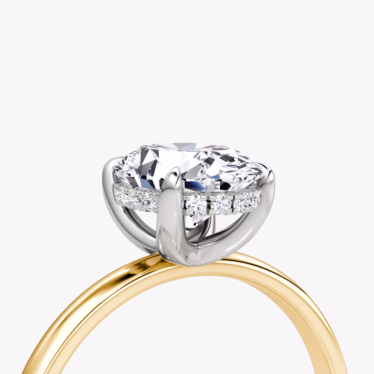 Classic Hidden Halo | Oval | 18k | Gelbgold und Platin | bandAccent: Ohne Pavé-Besatz | bandWidth: large | prongStyle: Ohne Pavé-Besatz | diamondOrientation: vertical | caratWeight: other