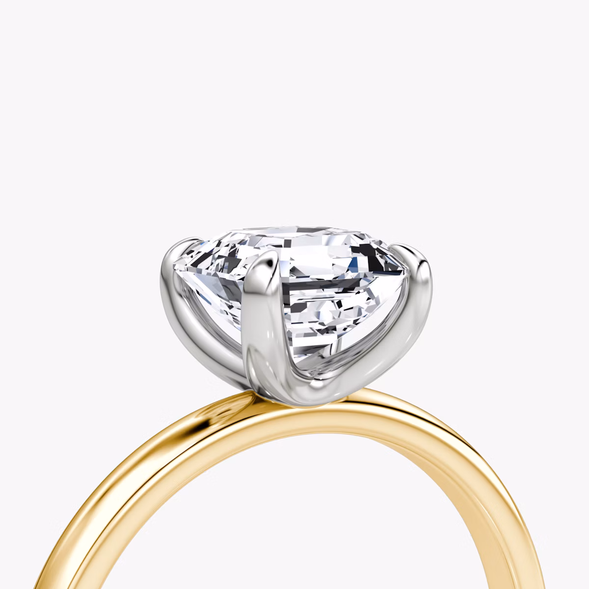 Anillo de compromiso Classic | Asscher | 18k | Oro amarillo y platino | bandAccent: Simple | bandWidth: large | diamondOrientation: vertical | caratWeight: other