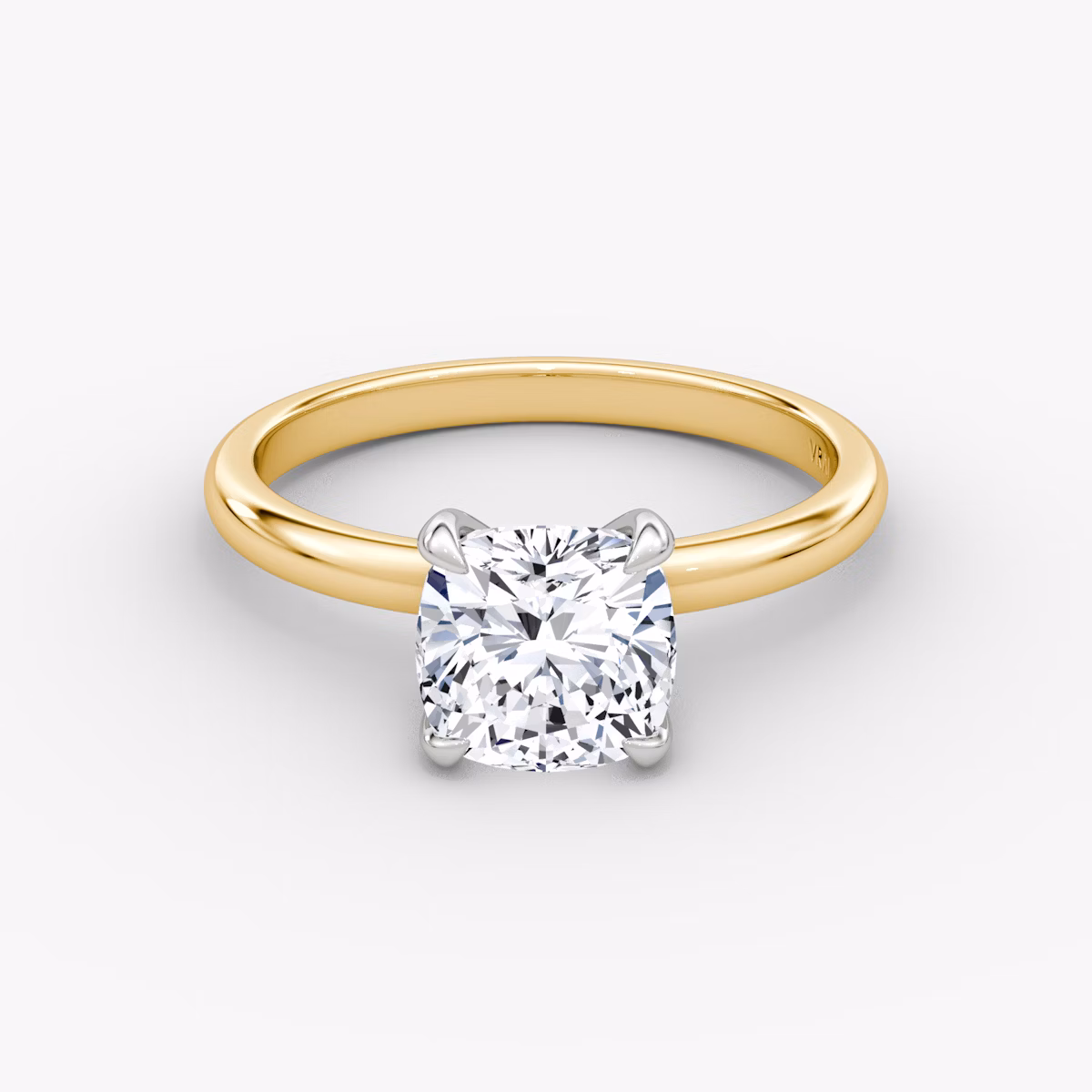 Anillo de compromiso Classic | Cojín | 18k | Oro amarillo y platino | bandAccent: Simple | bandWidth: large | diamondOrientation: vertical | caratWeight: other
