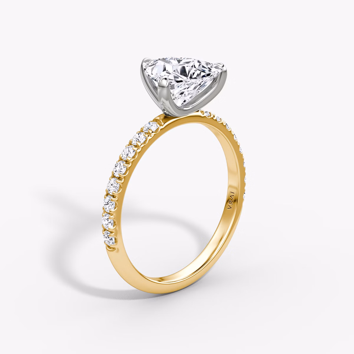 Anillo de compromiso Classic | Trillón | 18k | Oro amarillo y platino | bandAccent: Pavé | bandWidth: large | diamondOrientation: vertical | caratWeight: other
