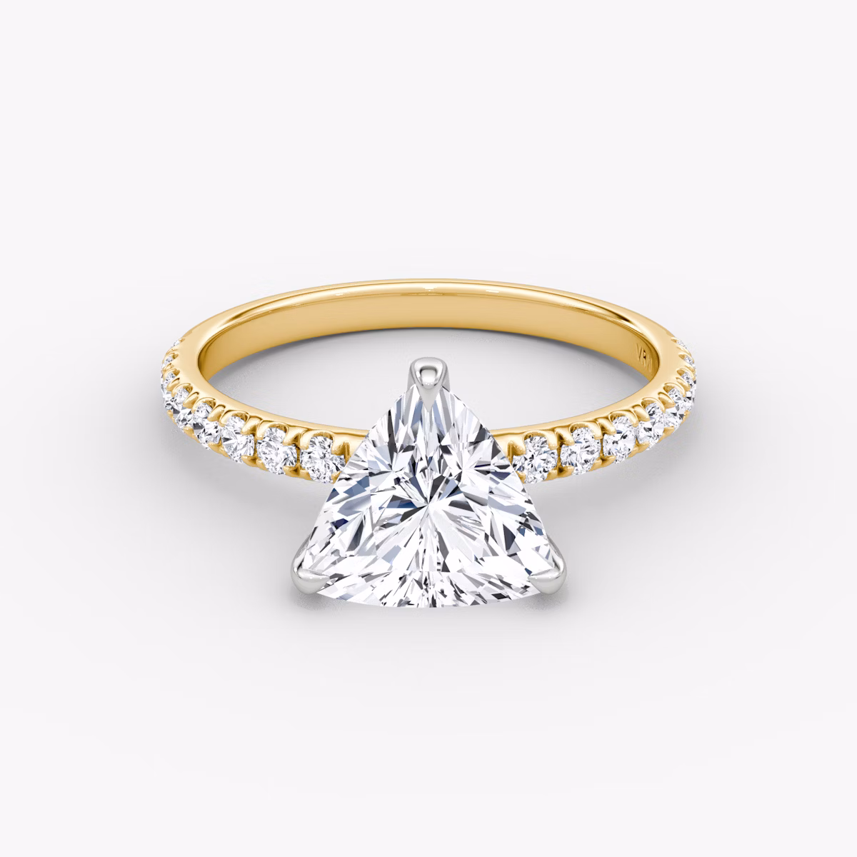 Anillo de compromiso Classic | Trillón | 18k | Oro amarillo y platino | bandAccent: Pavé | bandWidth: large | diamondOrientation: vertical | caratWeight: other