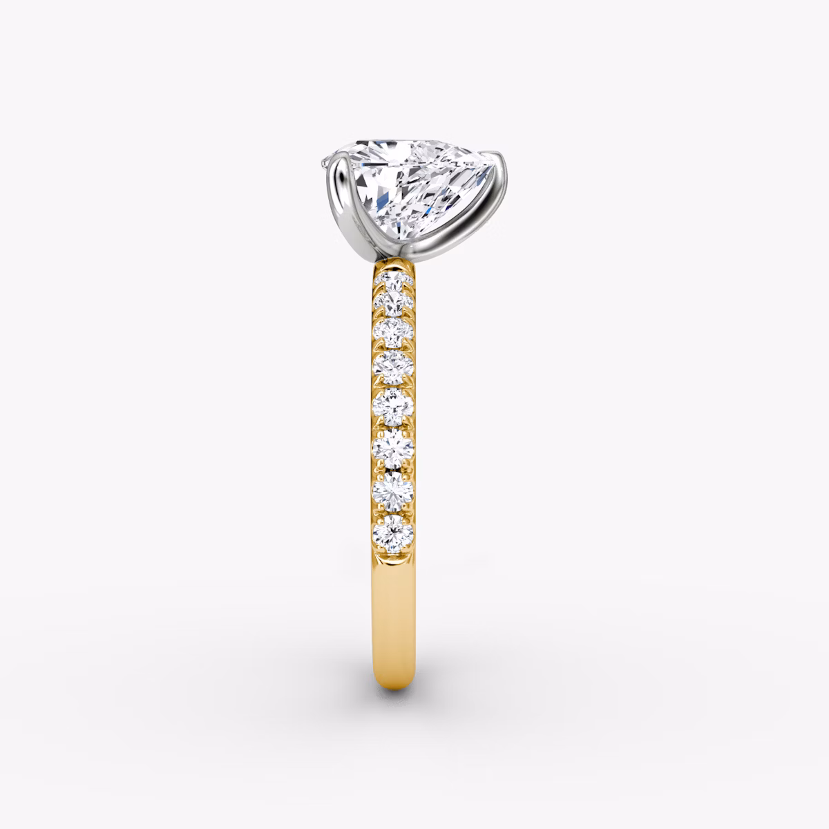 Anillo de compromiso Classic | Trillón | 18k | Oro amarillo y platino | bandAccent: Pavé | bandWidth: large | diamondOrientation: vertical | caratWeight: other