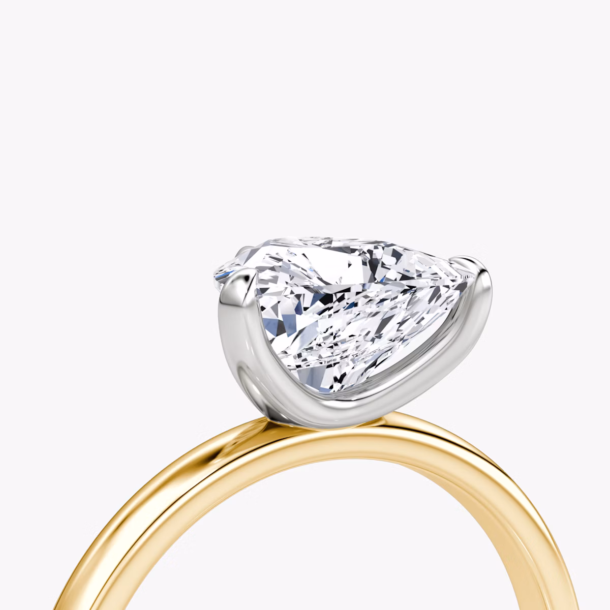 Anillo de compromiso Classic | Trillón | 18k | Oro amarillo y platino | bandAccent: Simple | bandWidth: large | diamondOrientation: vertical | caratWeight: other