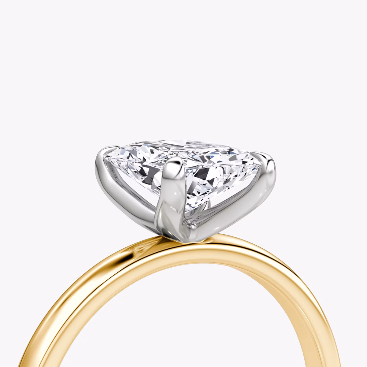 Anillo de compromiso Classic | Radiante | 18k | Oro amarillo y platino | bandAccent: Simple | bandWidth: large | diamondOrientation: vertical | caratWeight: other