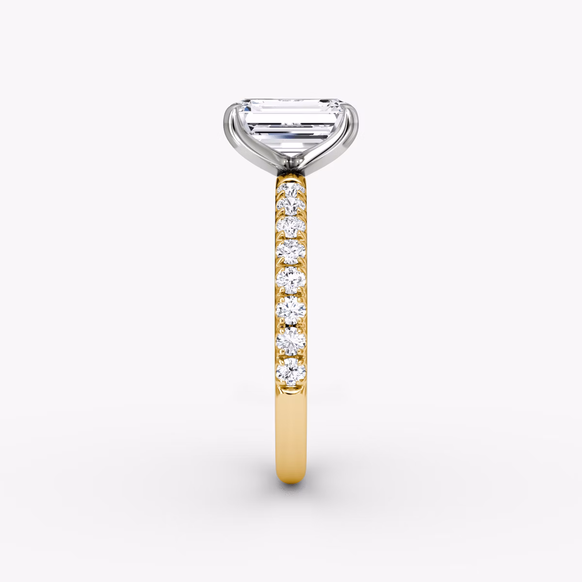 Anillo de compromiso Classic | Esmeralda | 18k | Oro amarillo y platino | bandAccent: Pavé | bandWidth: large | diamondOrientation: vertical | caratWeight: other