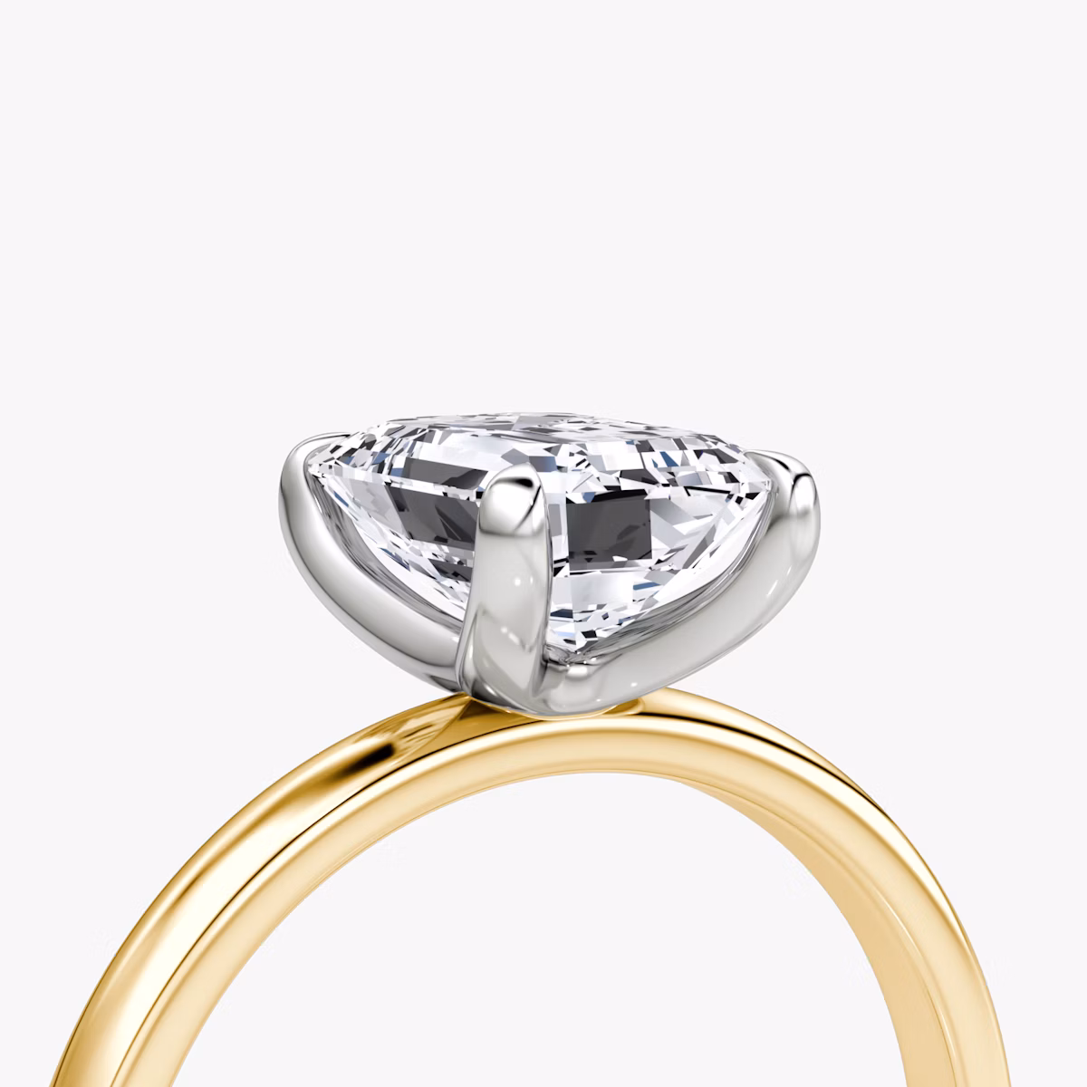 Anillo de compromiso Classic | Esmeralda | 18k | Oro amarillo y platino | bandAccent: Simple | bandWidth: large | diamondOrientation: vertical | caratWeight: other