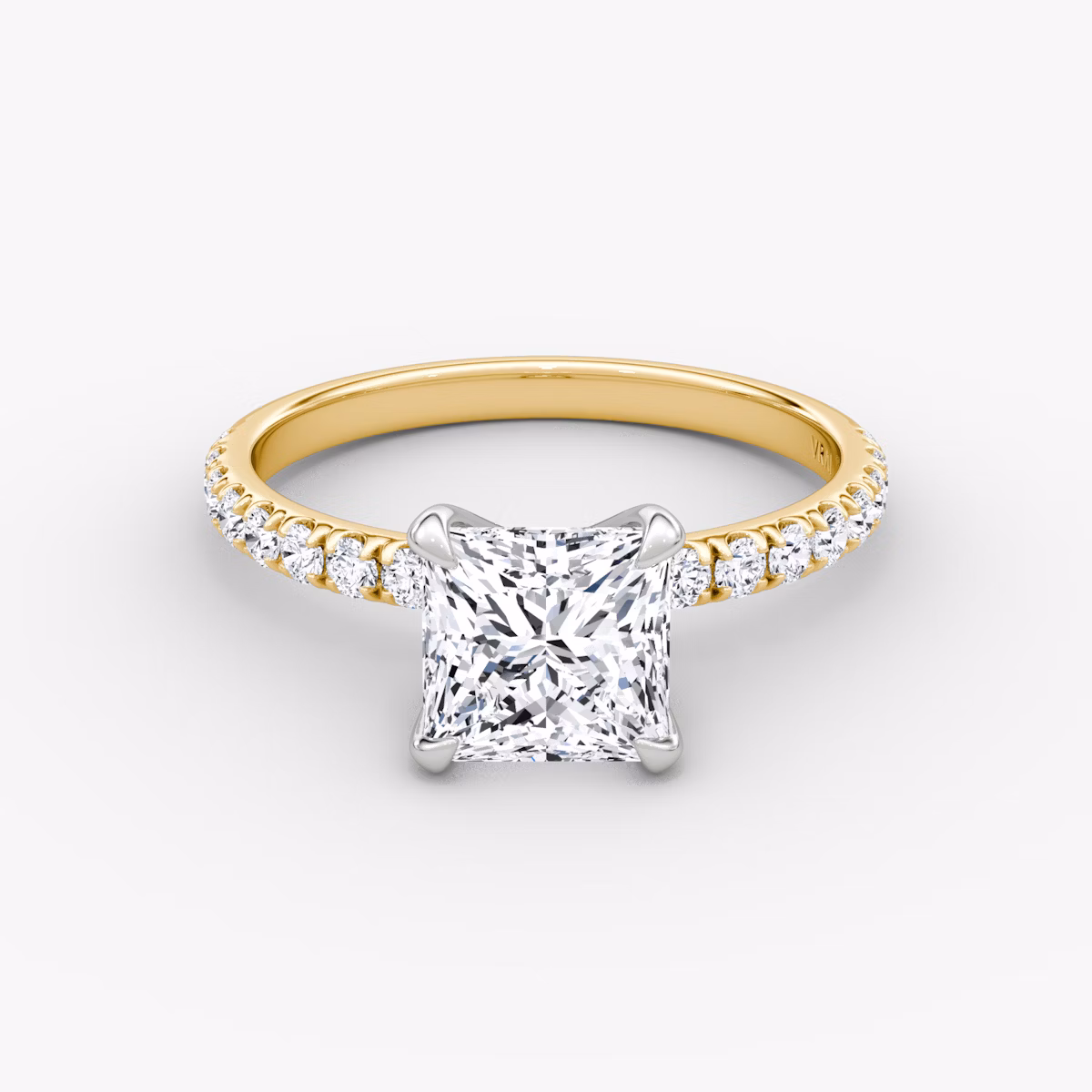Anillo de compromiso Classic | Princesa | 18k | Oro amarillo y platino | bandAccent: Pavé | bandWidth: large | diamondOrientation: vertical | caratWeight: other