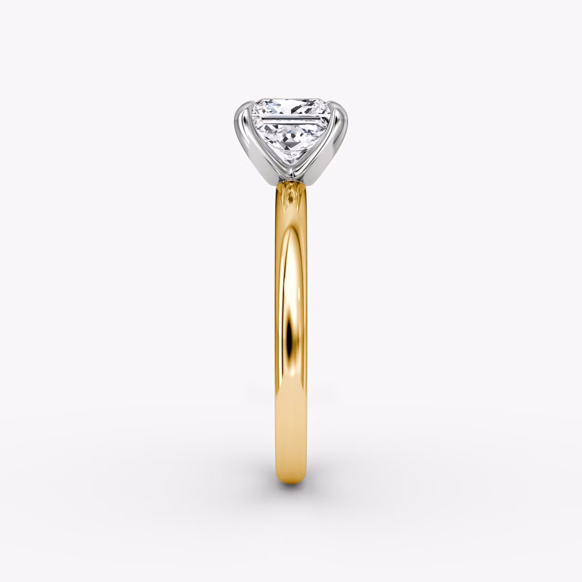 Anillo de compromiso Classic | Princesa | 18k | Oro amarillo y platino | bandAccent: Simple | bandWidth: large | diamondOrientation: vertical | caratWeight: other