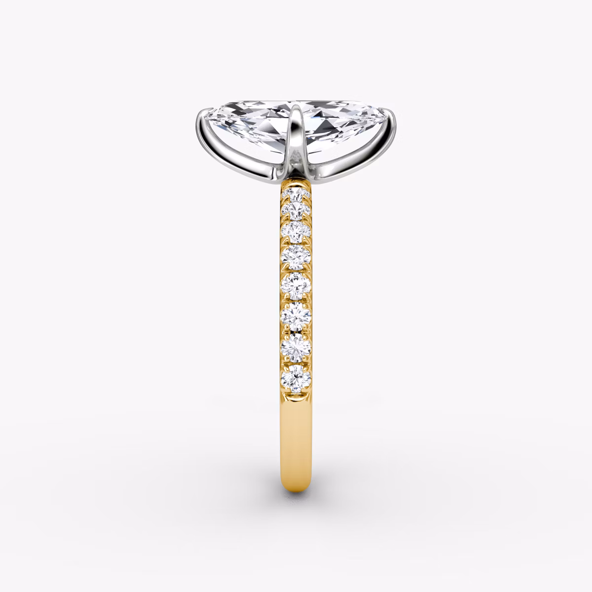 Anillo de compromiso Classic | Marquise | 18k | Oro amarillo y platino | bandAccent: Pavé | bandWidth: large | diamondOrientation: vertical | caratWeight: other