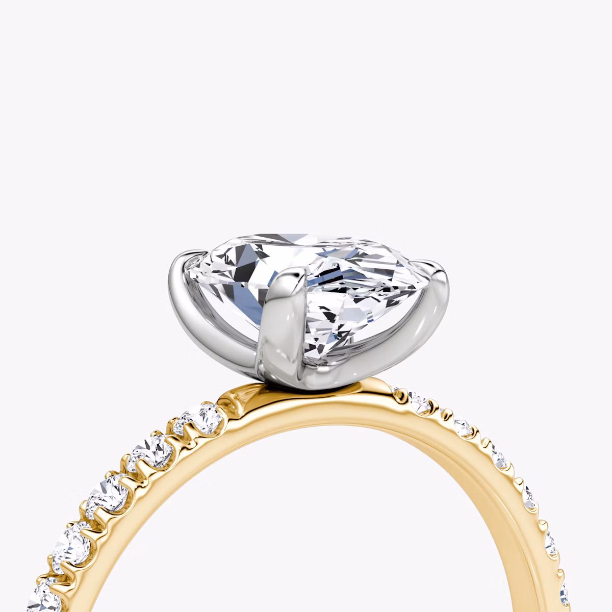 Anillo de compromiso Classic | Oval | 18k | Oro amarillo y platino | bandAccent: Pavé | bandWidth: large | diamondOrientation: vertical | caratWeight: other