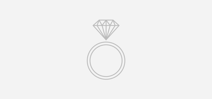 An outline of a diamond engagement ring.