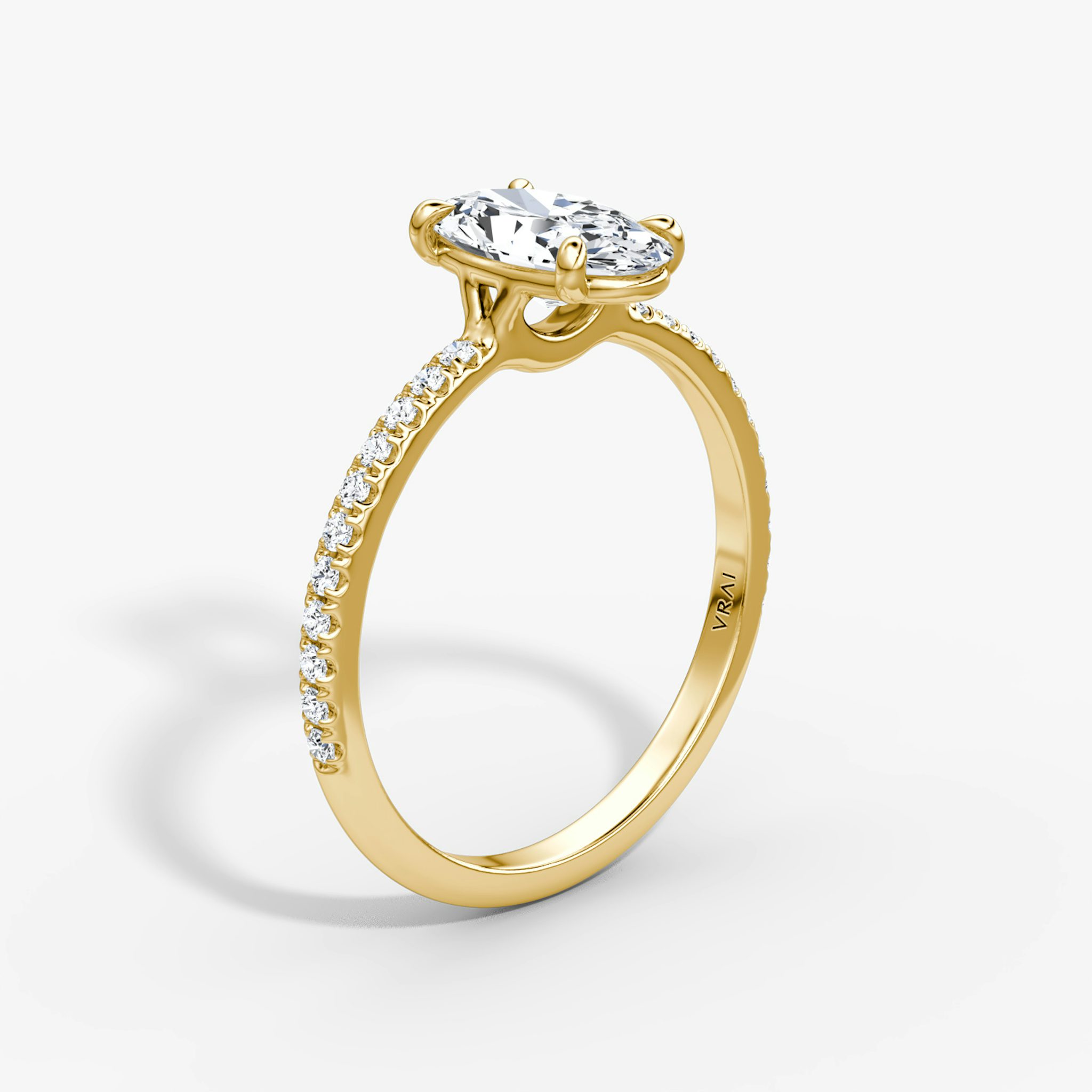 The Signature | Moval | 18k | Yellow Gold | bandAccent: Pavé | bandWidth: standard | excludeFromFeed: null | hiddenHalo: no | diamondOrientation: vertical | caratWeight: other