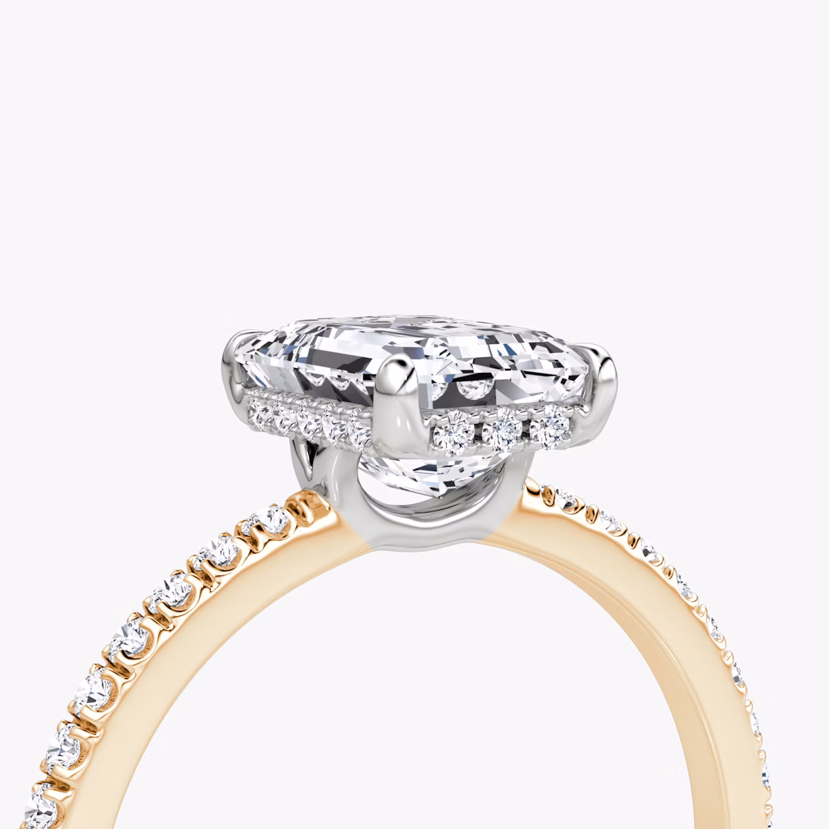 Signature | Emerald | 14k | Roségold und Platin | bandAccent: Mit Pavé-Besatz | bandWidth: standard | hiddenHalo: yes | diamondOrientation: vertical | caratWeight: other