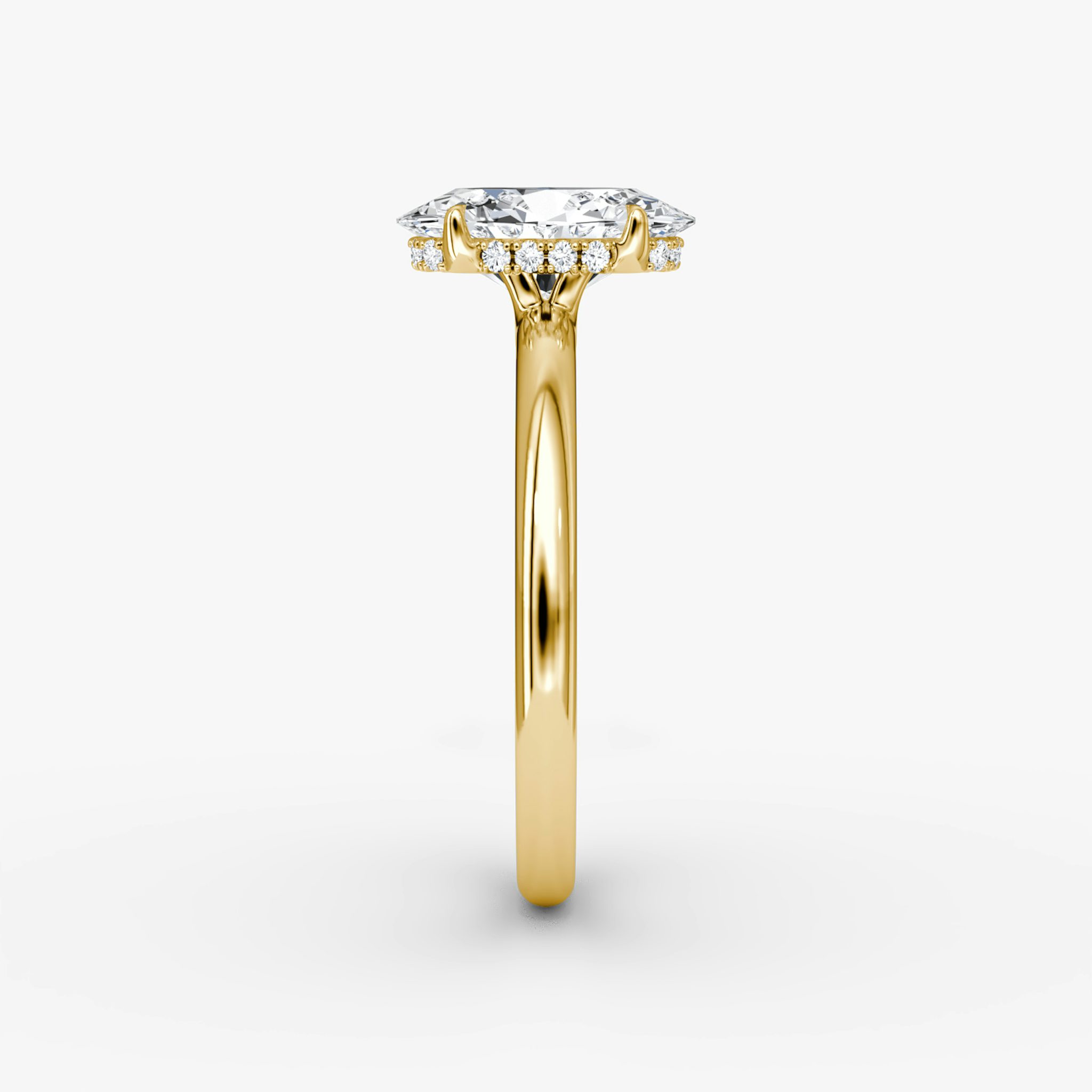 The Signature | Oval | 18k | Yellow Gold | bandAccent: Plain | bandWidth: large | hiddenHalo: yes | diamondOrientation: vertical | caratWeight: other