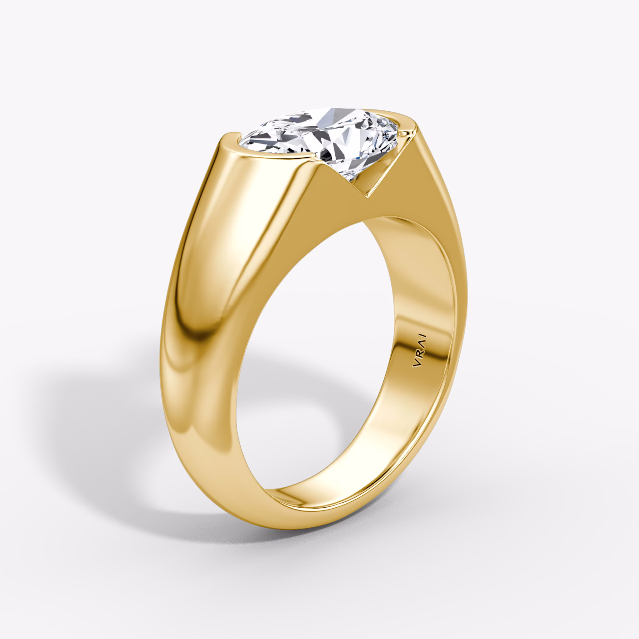 The Statement Signet | Oval | 18k | Yellow Gold | bandAccent: Plain | diamondOrientation: vertical | caratWeight: other
