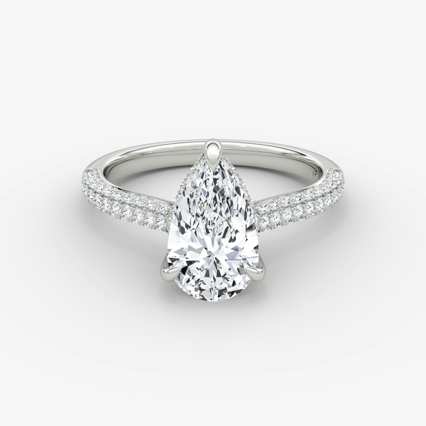Anillo de compromiso Regal Pavé Dome | Pera | Platino | bandAccent: Pavé | diamondOrientation: vertical | caratWeight: other