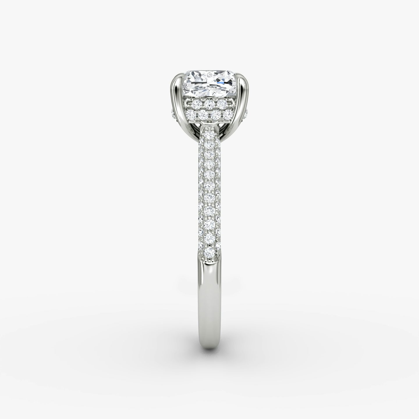 Anillo de compromiso Regal Pavé Dome | Cojín | Platino | bandAccent: Pavé | diamondOrientation: vertical | caratWeight: other