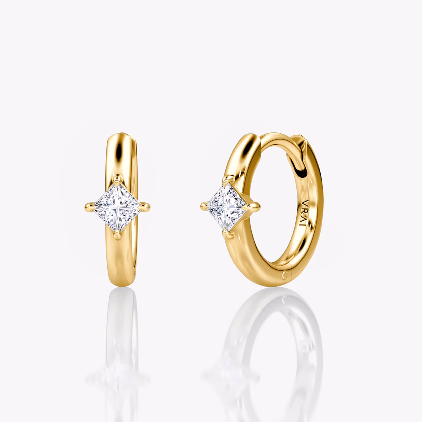 Solitaire Huggie Hoop Princess | Yellow Gold