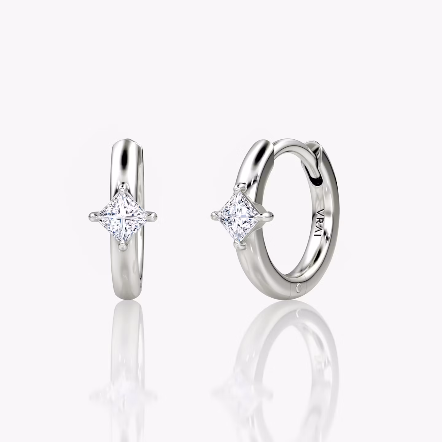 Solitaire Huggie Hoop Princess | White Gold