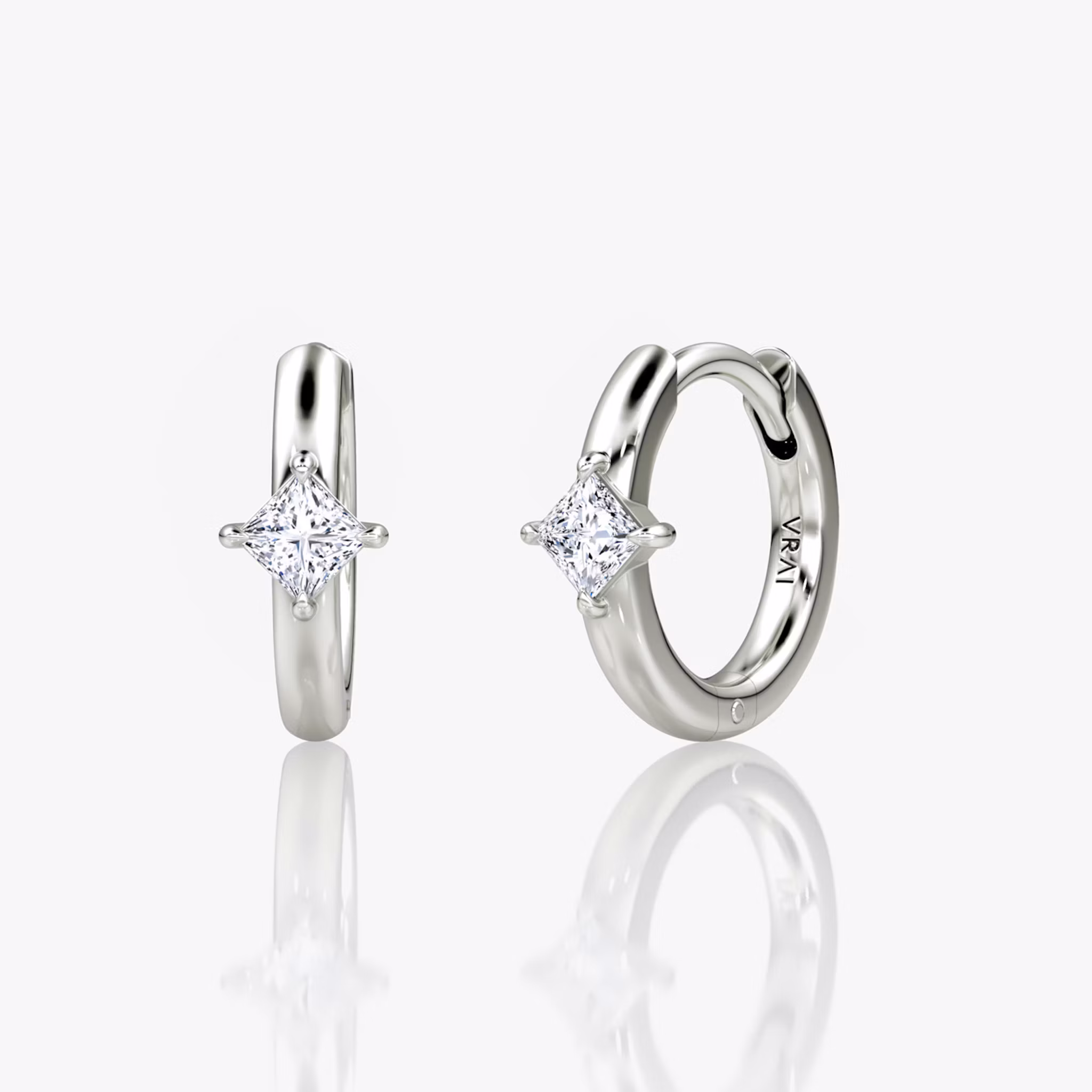 Solitaire Huggie Hoop Princess | White Gold