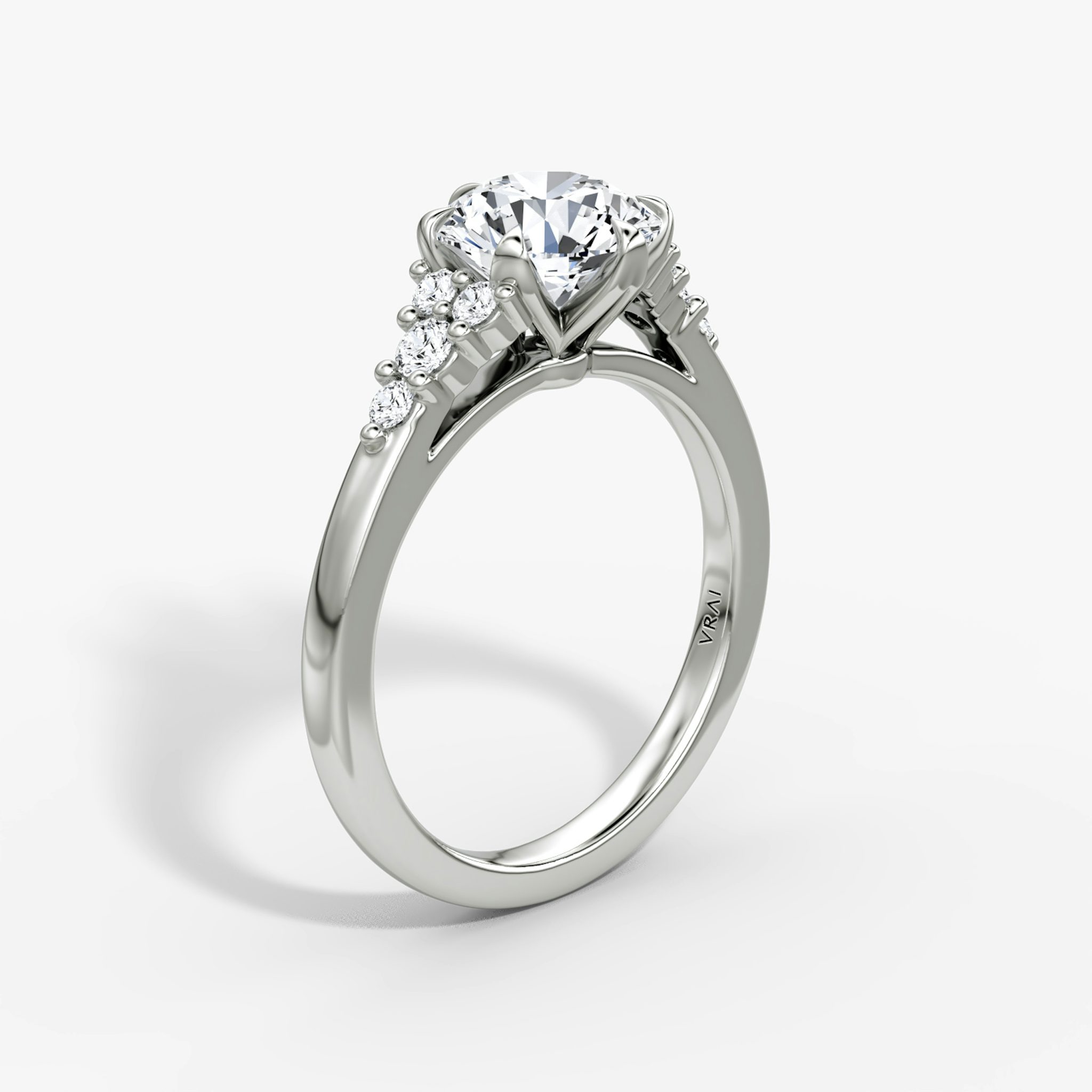 The Round Cluster Heirloom | Rund | Platin | bandAccent: Ohne Pavé-Besatz | caratWeight: 1.0ct | diamondOrientation: vertical