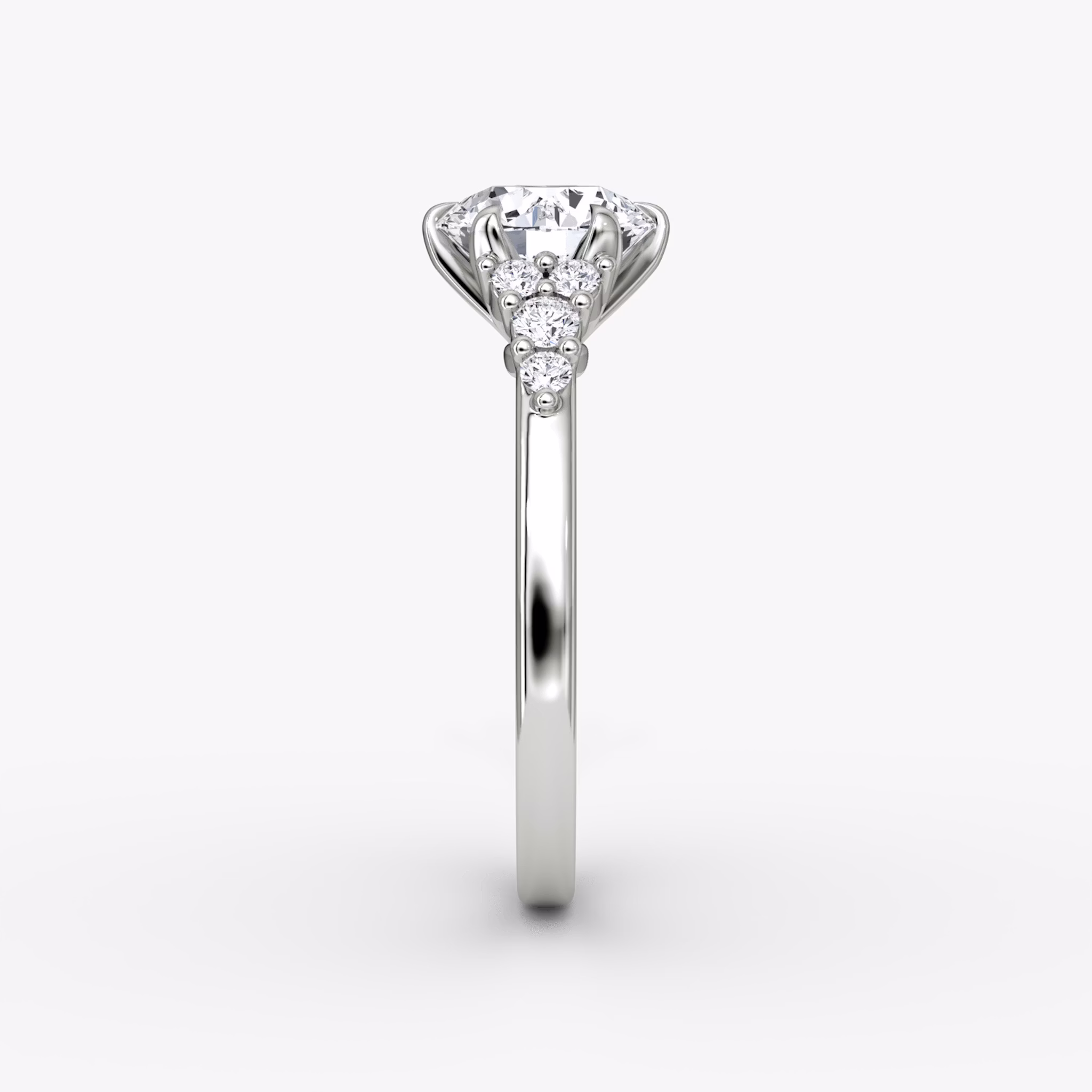 The Round Cluster Heirloom | Rund | Platin | bandAccent: Ohne Pavé-Besatz | caratWeight: 1.5ct | diamondOrientation: vertical