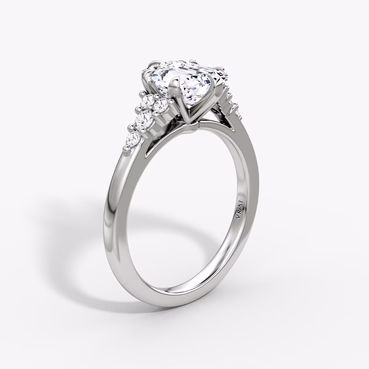 The Round Cluster Heirloom | Emerald | Platinum | bandAccent: Plain | diamondOrientation: vertical | caratWeight: other