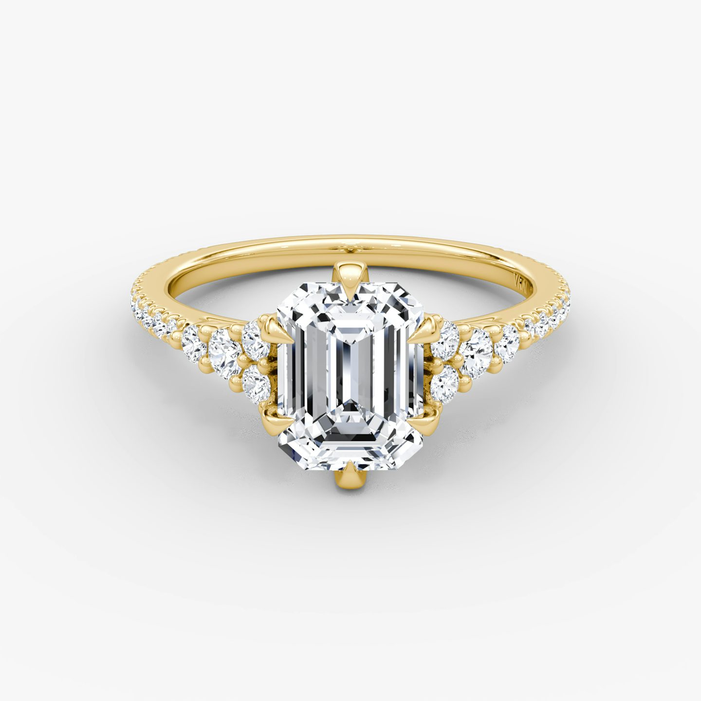 The Round Cluster Heirloom | Emerald | 18k | Yellow Gold | bandAccent: Pavé | diamondOrientation: vertical | caratWeight: other