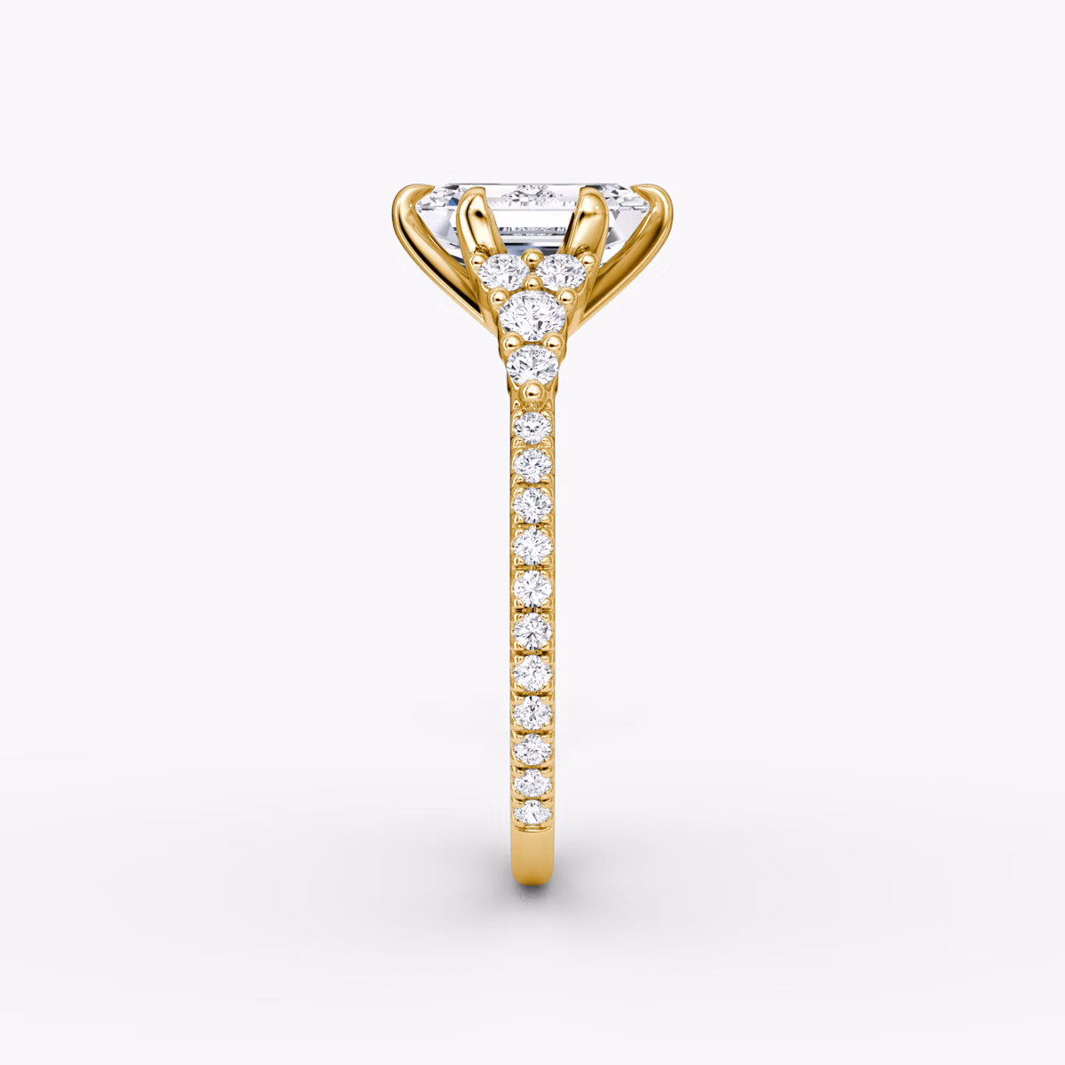 Anillo de compromiso Round Cluster Heirloom | Esmeralda | 18k | Oro amarillo | bandAccent: Pavé | diamondOrientation: vertical | caratWeight: other