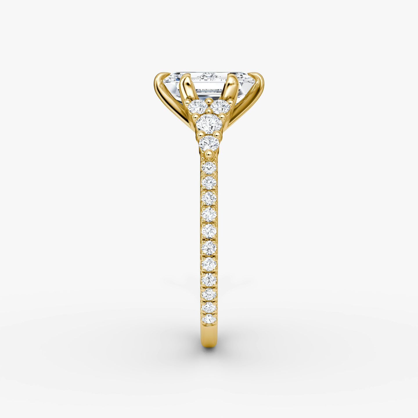 The Round Cluster Heirloom | Emerald | 18k | Yellow Gold | bandAccent: Pavé | diamondOrientation: vertical | caratWeight: other