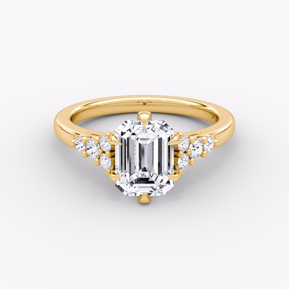 The Round Cluster Heirloom | Emerald | 18k | Yellow Gold | bandAccent: Plain | diamondOrientation: vertical | caratWeight: other