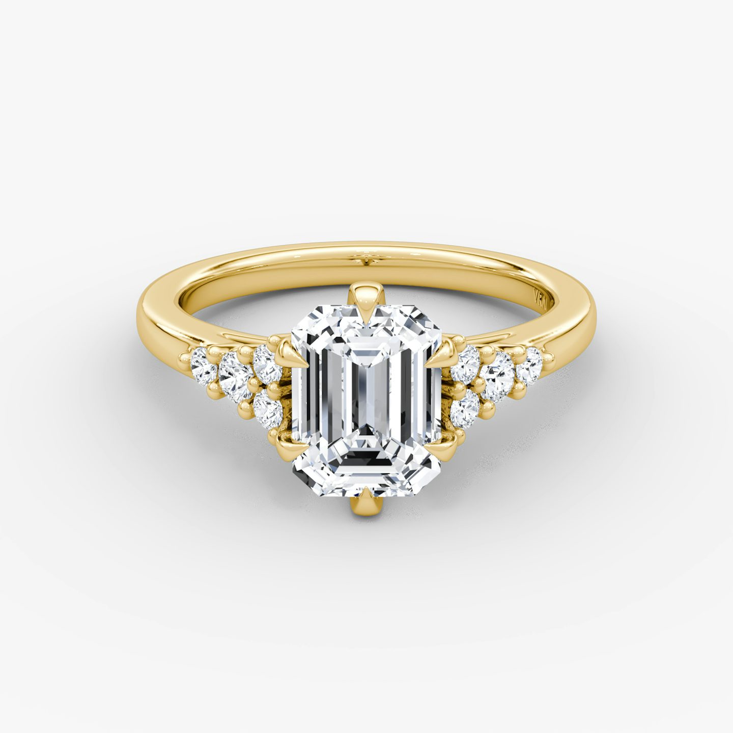 The Round Cluster Heirloom | Emerald | 18k | Yellow Gold | bandAccent: Plain | diamondOrientation: vertical | caratWeight: other