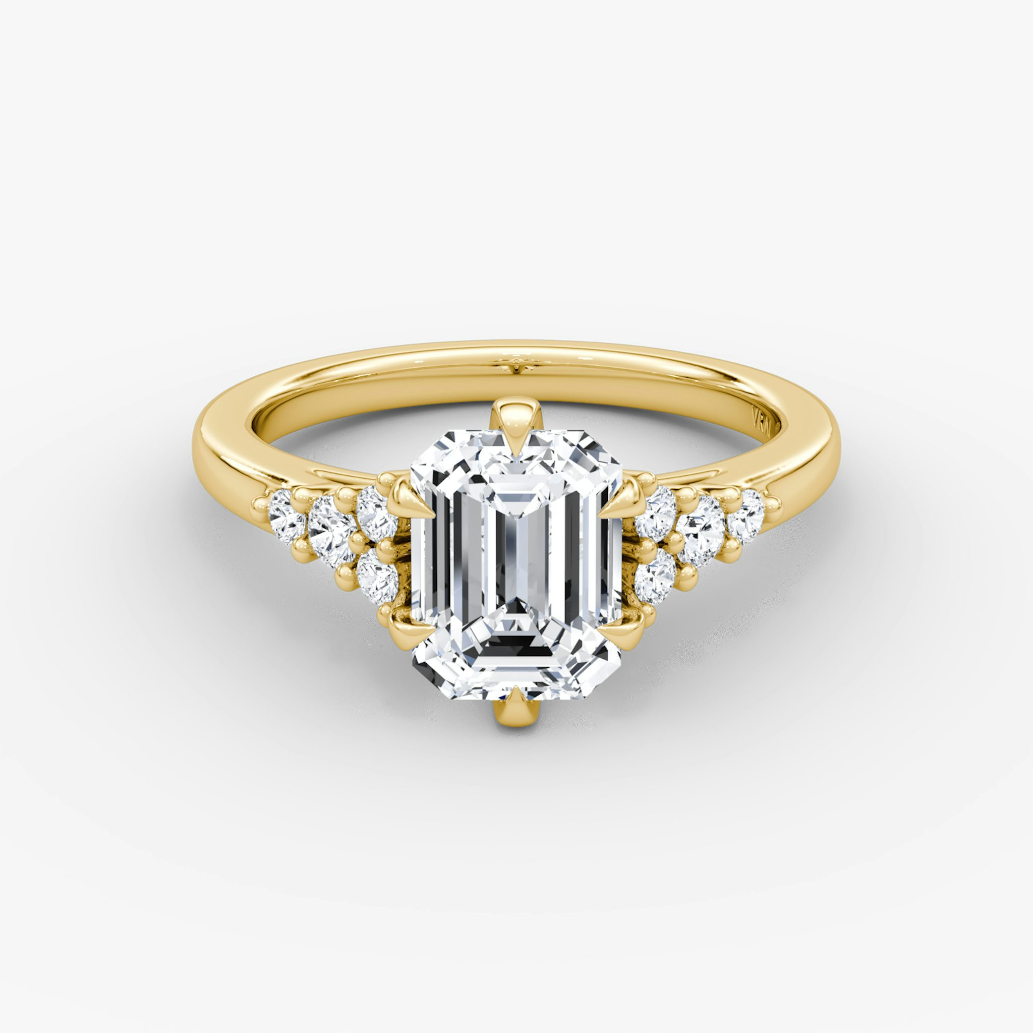 The Round Cluster Heirloom | Emerald | 18k | Yellow Gold | bandAccent: Plain | diamondOrientation: vertical | caratWeight: other