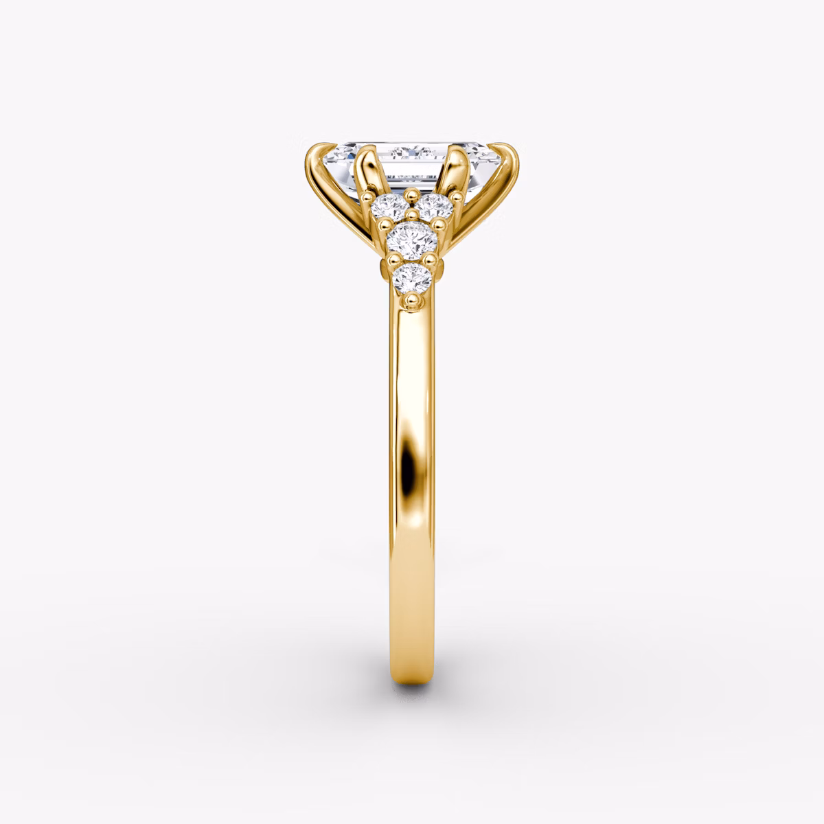 The Round Cluster Heirloom | Emerald | 18k | Yellow Gold | bandAccent: Plain | diamondOrientation: vertical | caratWeight: other