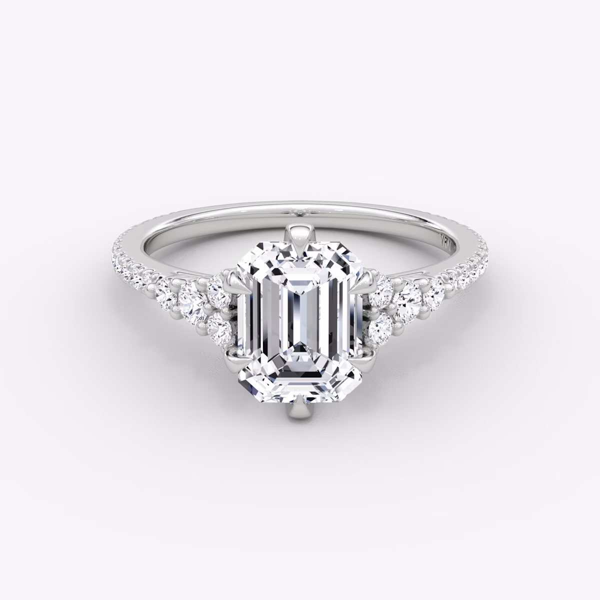 The Round Cluster Heirloom | Emerald | 18k | White Gold | bandAccent: Pavé | diamondOrientation: vertical | caratWeight: other
