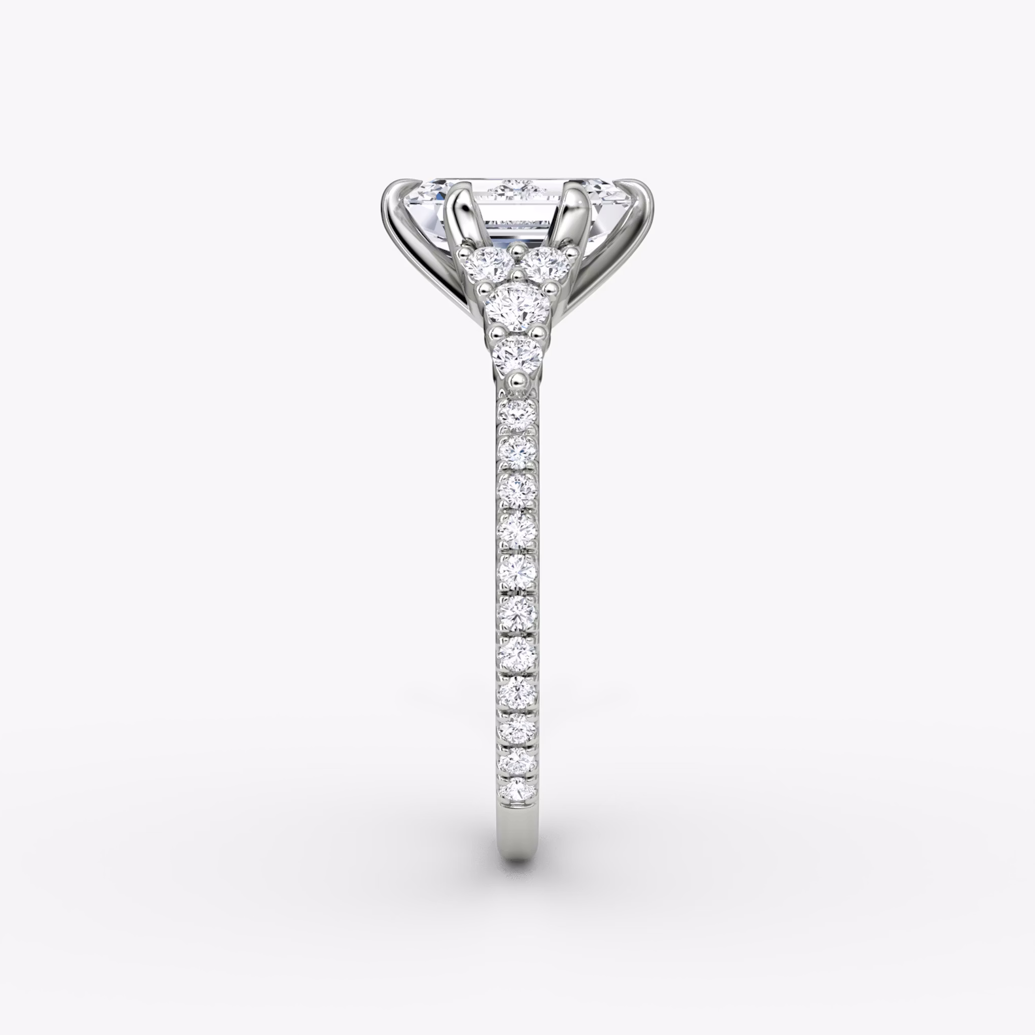 The Round Cluster Heirloom | Emerald | 18k | Weißgold | bandAccent: Mit Pavé-Besatz | diamondOrientation: vertical | caratWeight: other