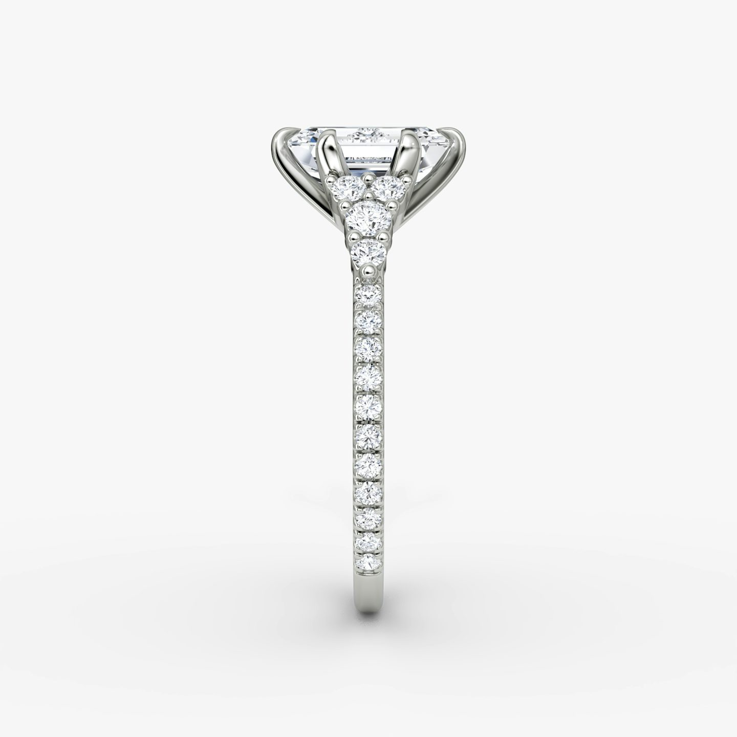 The Round Cluster Heirloom | Emerald | 18k | White Gold | bandAccent: Pavé | diamondOrientation: vertical | caratWeight: other