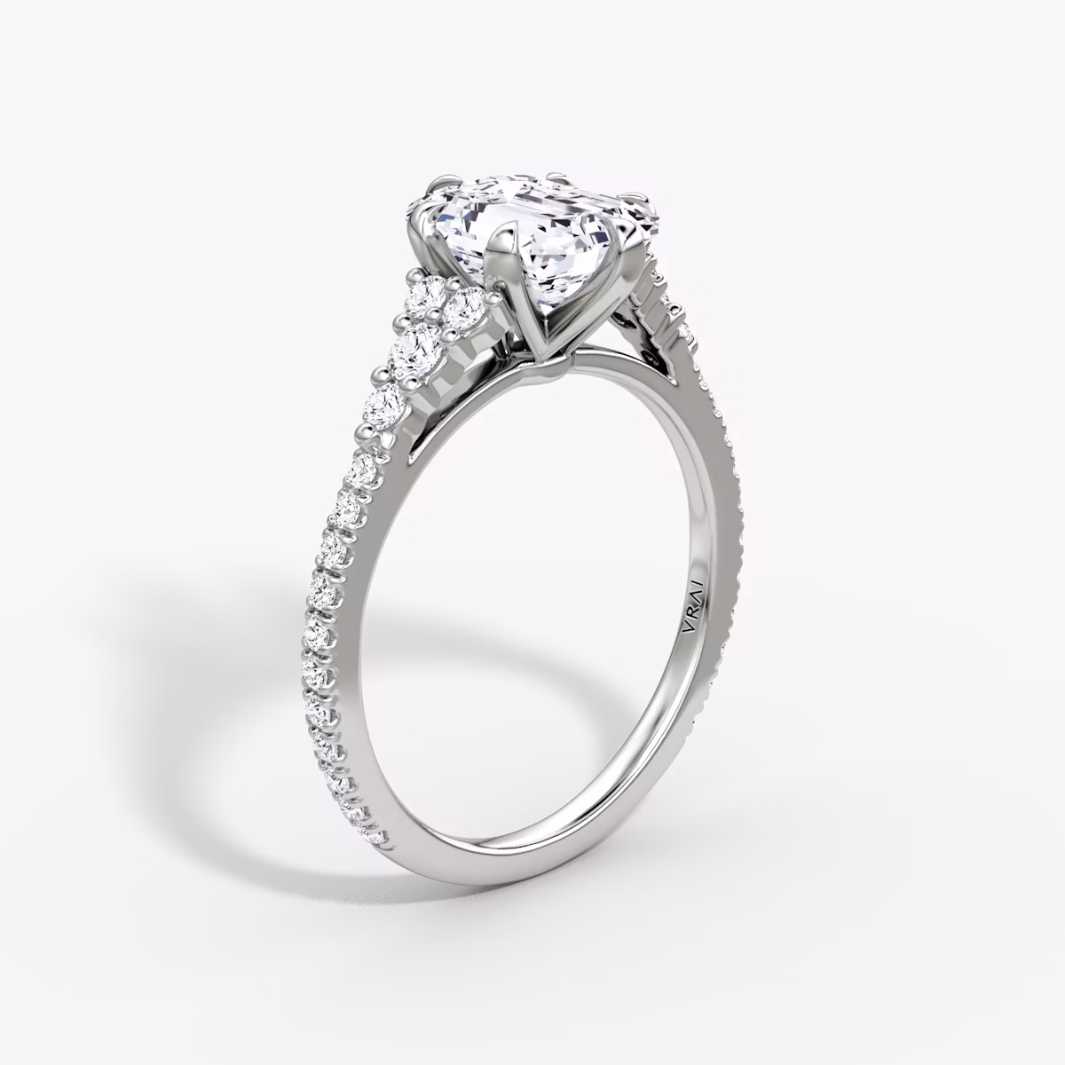 The Round Cluster Heirloom | Emerald | 18k | White Gold | bandAccent: Pavé | diamondOrientation: vertical | caratWeight: other