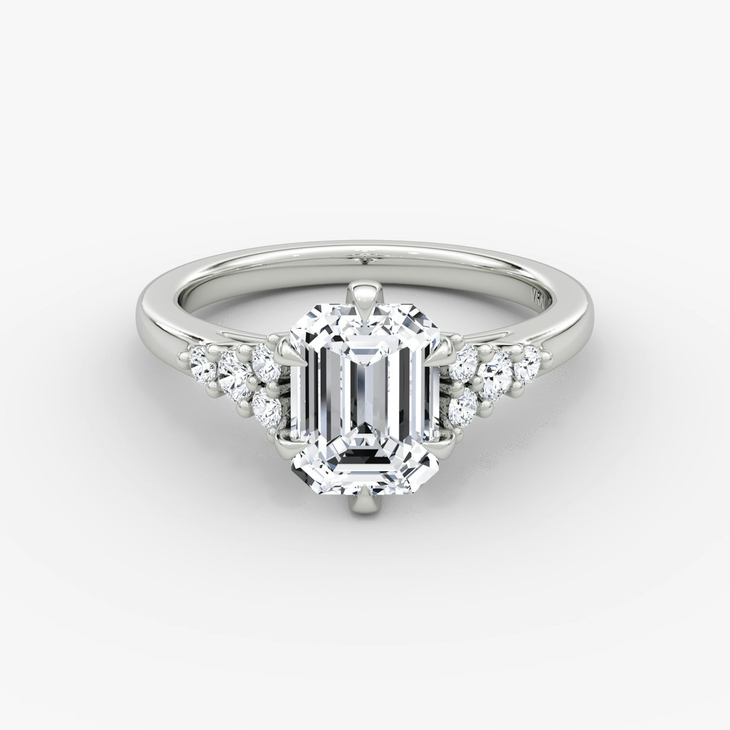 The Round Cluster Heirloom | Emerald | 18k | White Gold | bandAccent: Plain | diamondOrientation: vertical | caratWeight: other