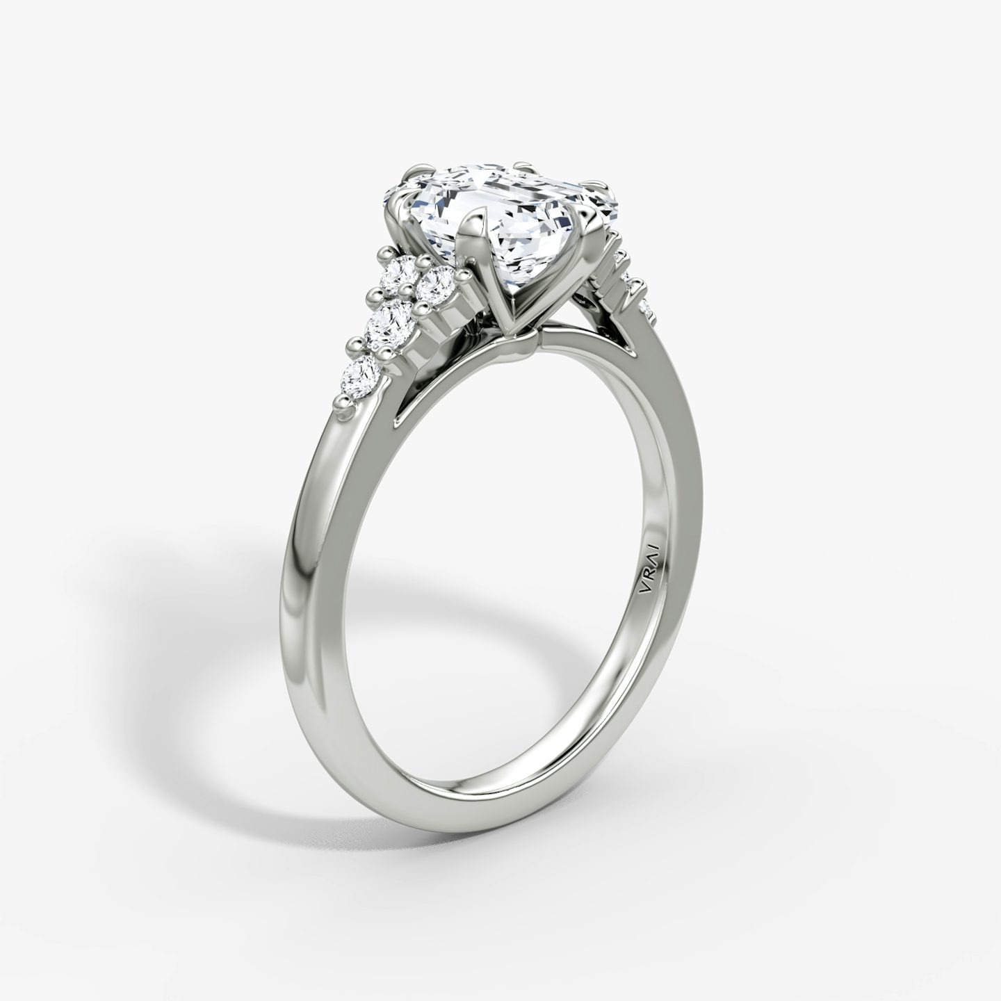 The Round Cluster Heirloom | Emerald | 18k | White Gold | bandAccent: Plain | diamondOrientation: vertical | caratWeight: other