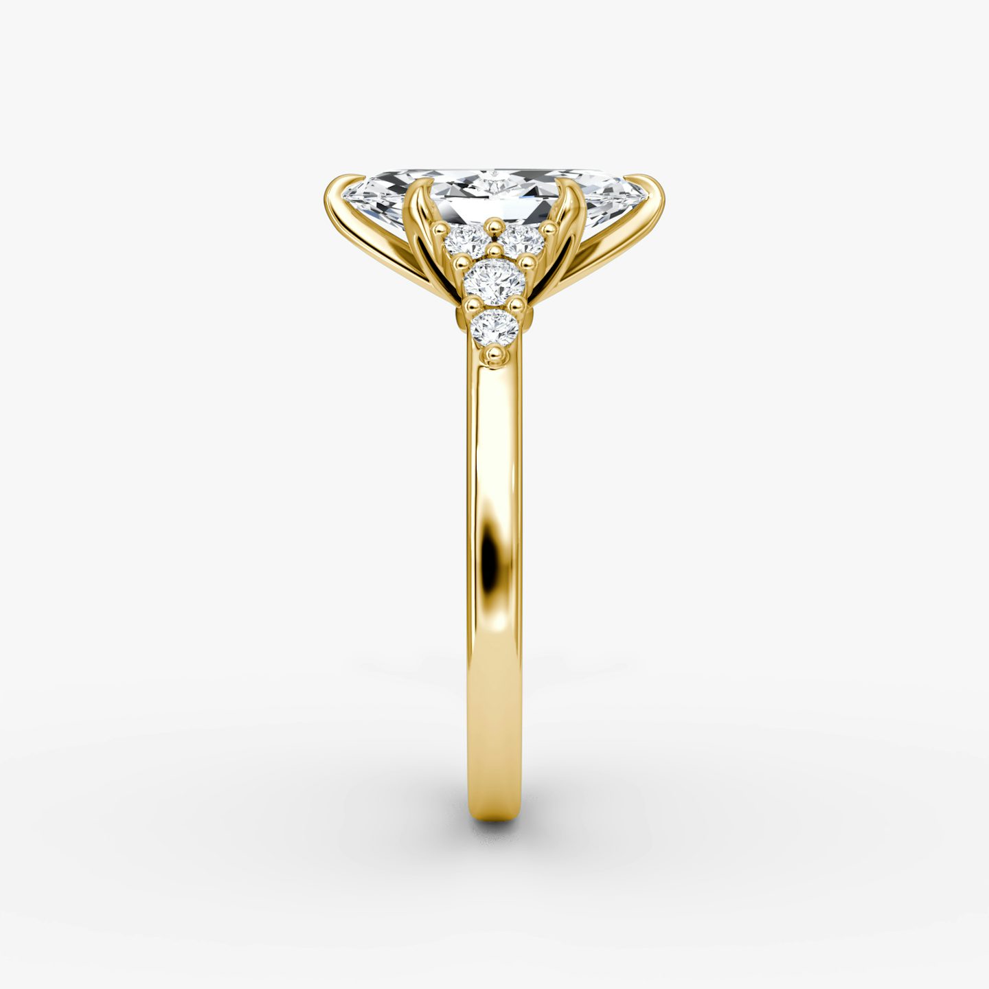 The Round Cluster Heirloom | Marquise | 18k | Yellow Gold | bandAccent: Plain | diamondOrientation: vertical | caratWeight: other