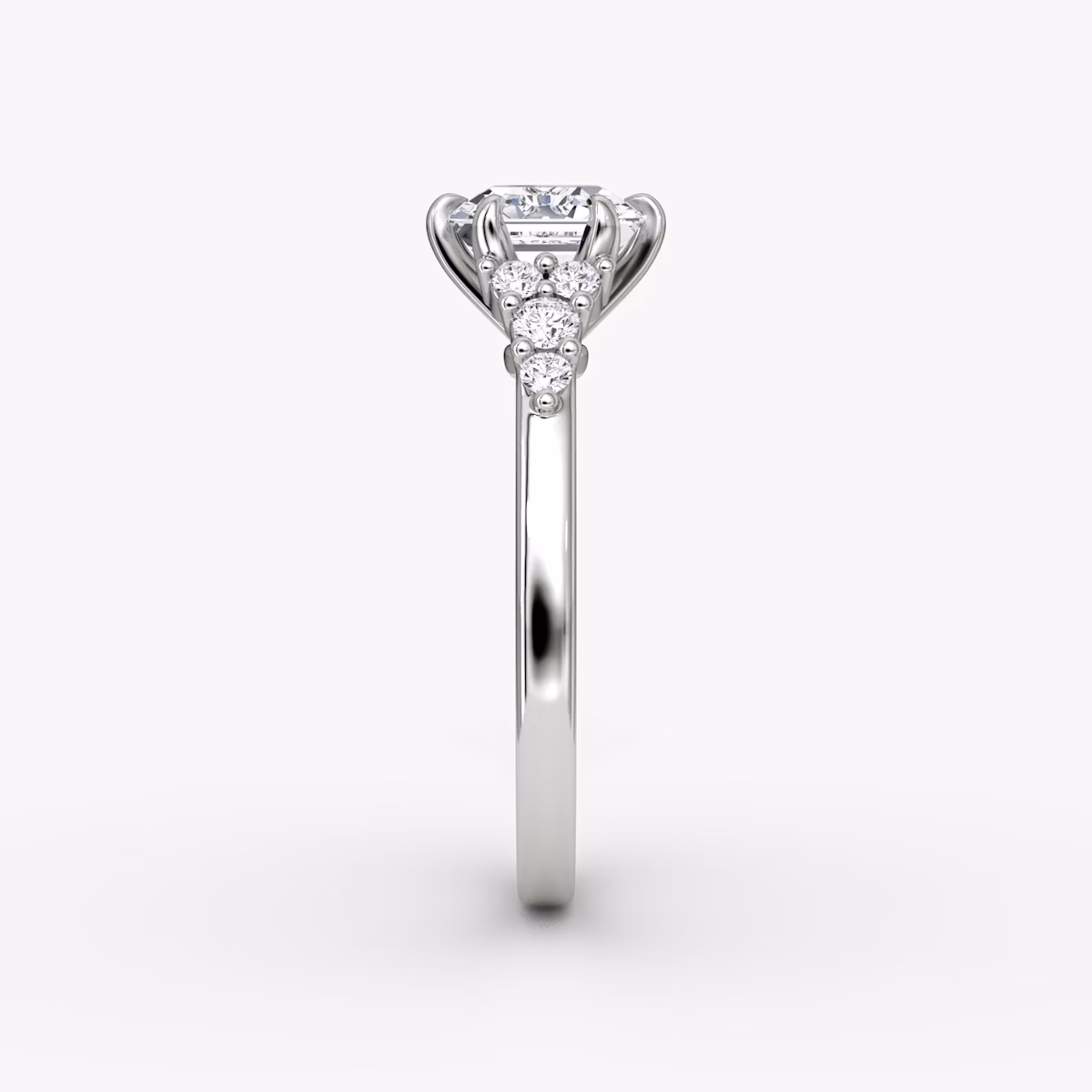 Anillo de compromiso Round Cluster Heirloom | Asscher | Platino | bandAccent: Simple | diamondOrientation: vertical | caratWeight: other