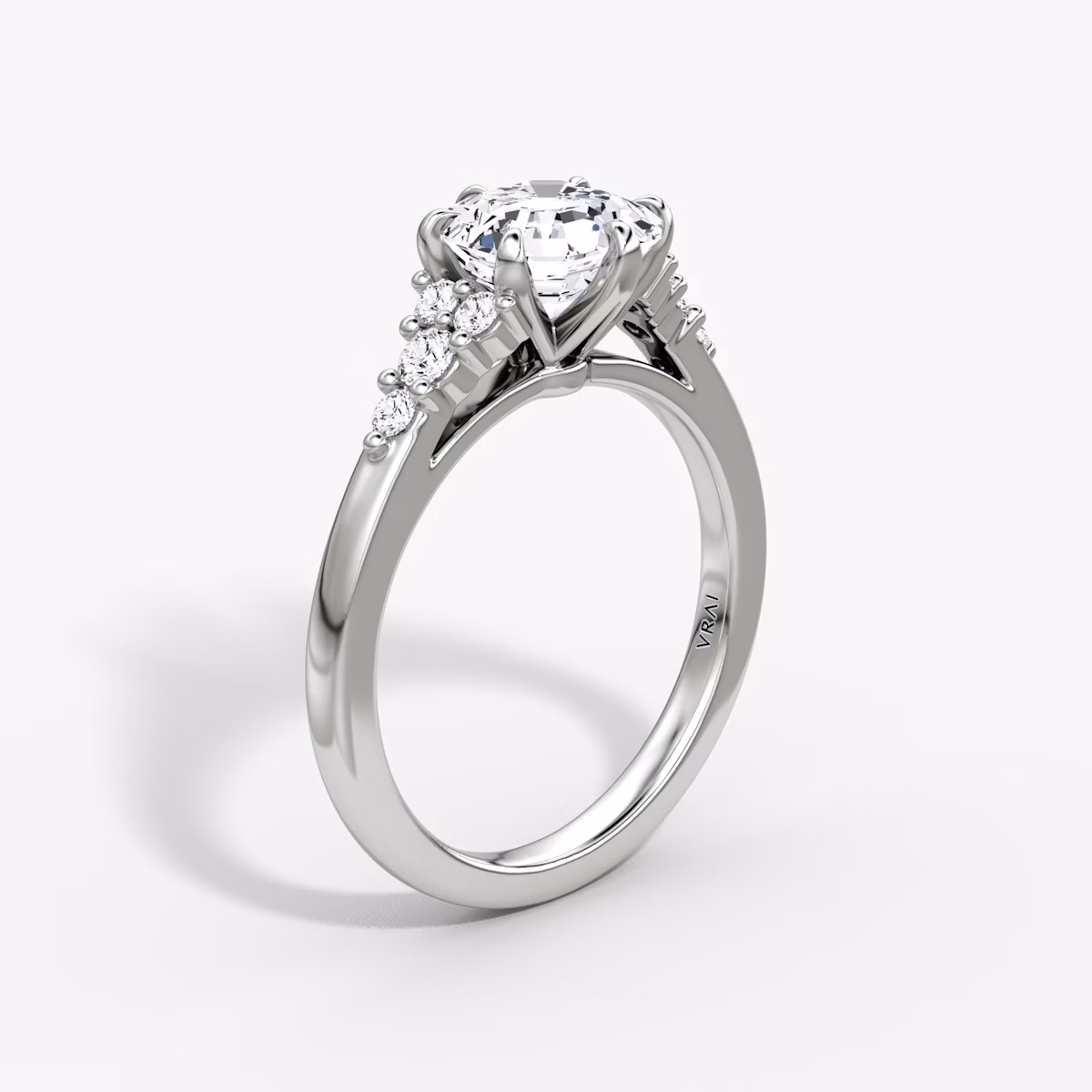 Anillo de compromiso Round Cluster Heirloom | Asscher | Platino | bandAccent: Simple | diamondOrientation: vertical | caratWeight: other