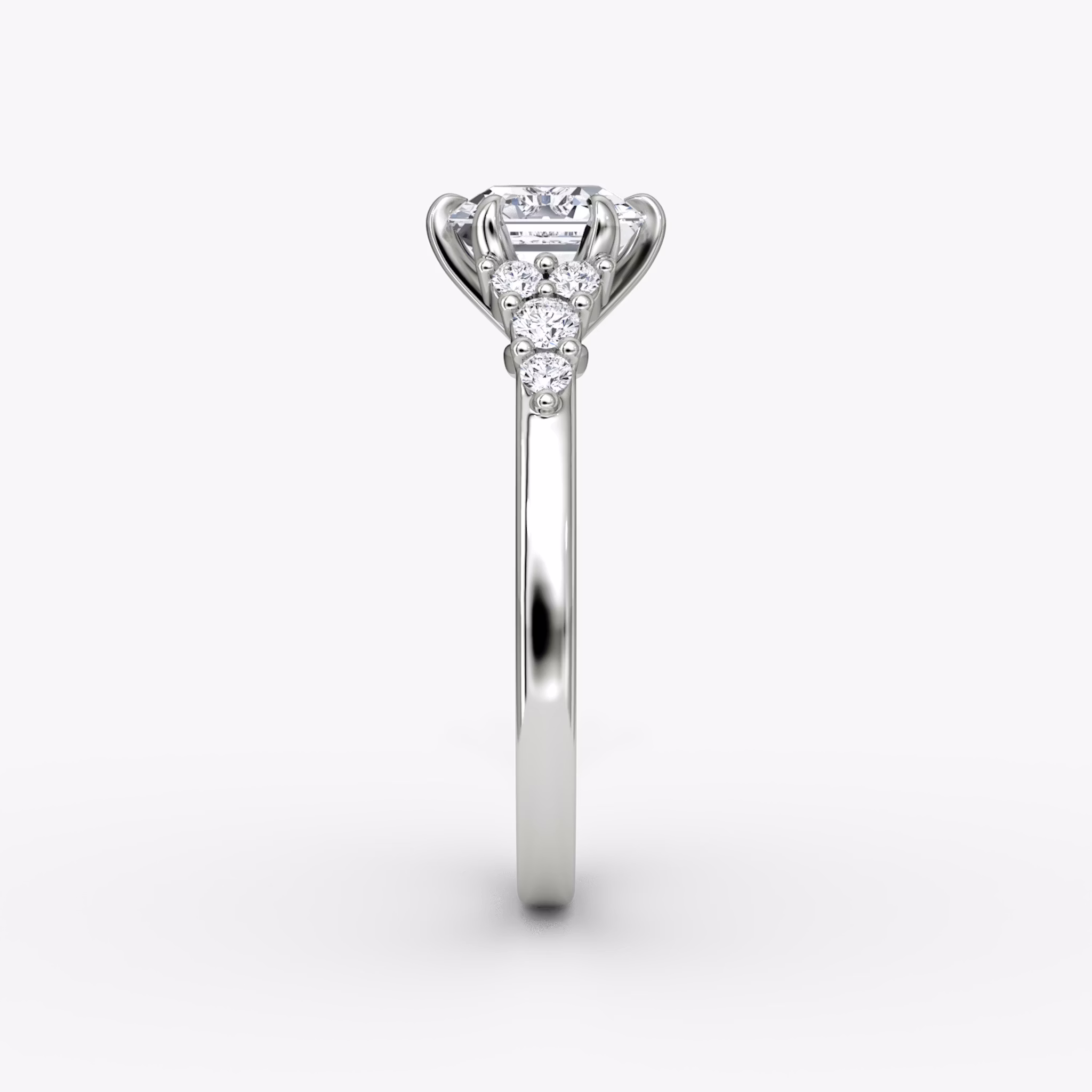 The Round Cluster Heirloom | Asscher | 18k | Weißgold | bandAccent: Ohne Pavé-Besatz | diamondOrientation: vertical | caratWeight: other