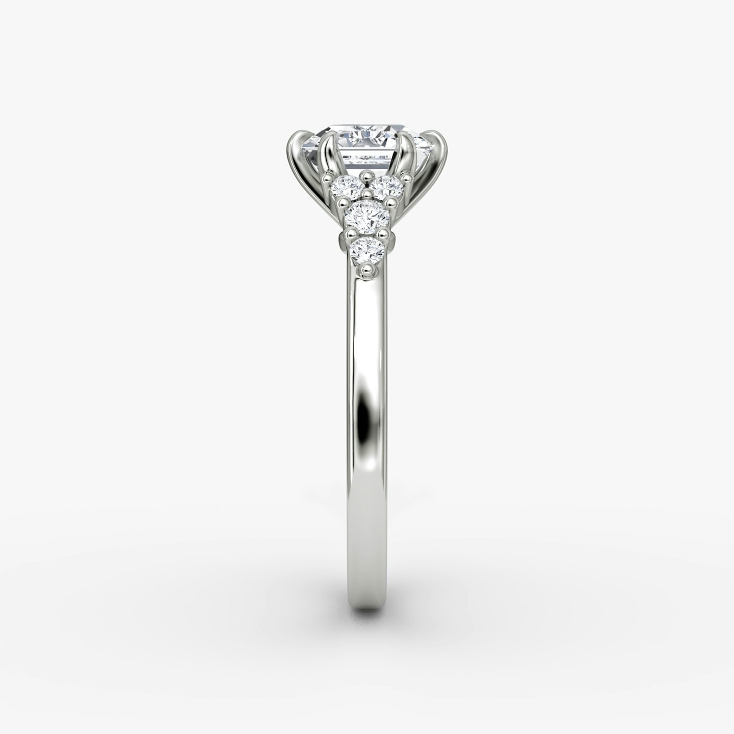 The Round Cluster Heirloom | Asscher | 18k | White Gold | bandAccent: Plain | diamondOrientation: vertical | caratWeight: other