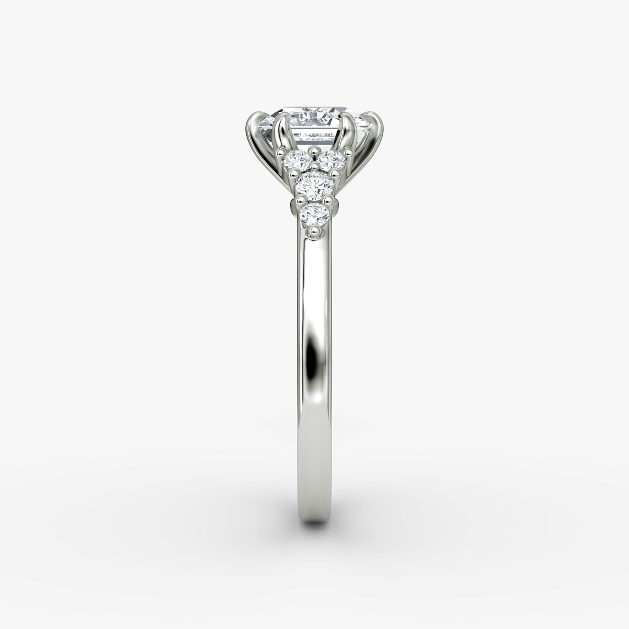 The Round Cluster Heirloom | Asscher | 18k | Weißgold | bandAccent: Ohne Pavé-Besatz | diamondOrientation: vertical | caratWeight: other